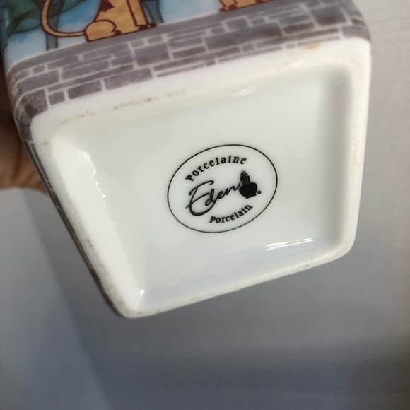 Eden Oil Diffuser with Cat Design - Picture 6 of 9